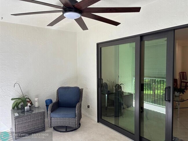 Building Photo - 2112 S Cypress Bend Dr