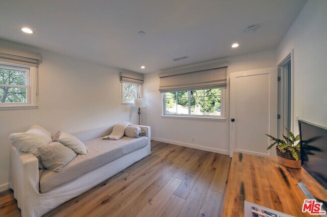 Building Photo - 2310 Laguna Cir Dr