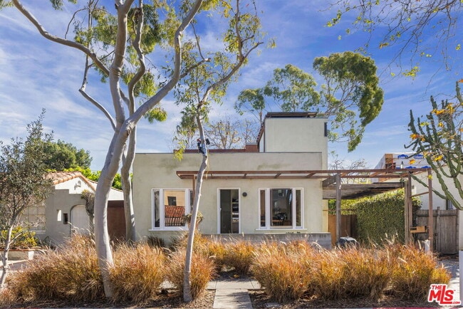 Building Photo - 615 Woodlawn Ave