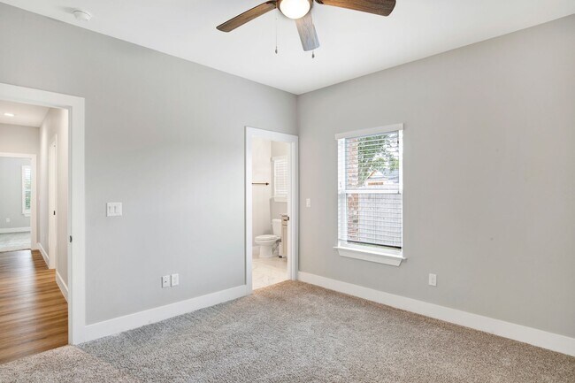 Building Photo - Spacious 2021 home close to beaches and sh...