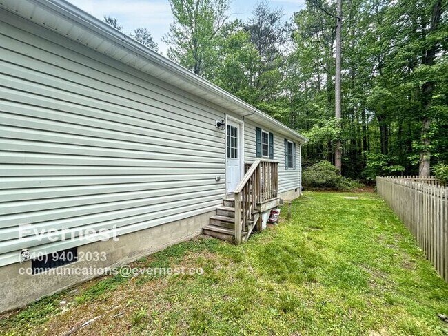 Building Photo - 3-Bedroom, 2-Bathroom Home in Convenient L...