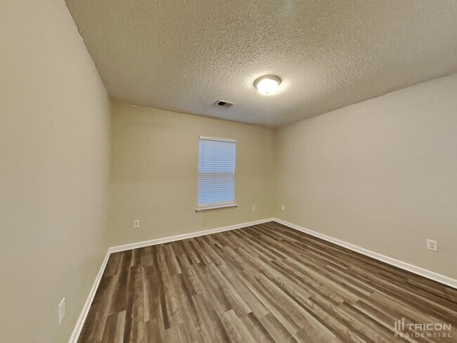 Building Photo - 5 Avis Ct