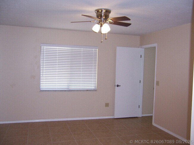 Building Photo - 2163 SE Shelter Dr