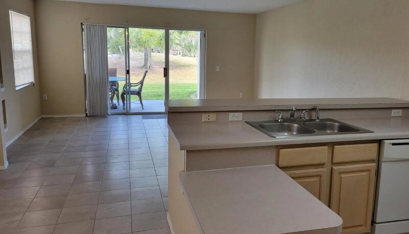 Building Photo - 14037 Fairway Island Dr