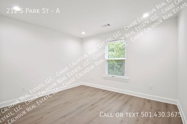 Building Photo - 212 S Park St