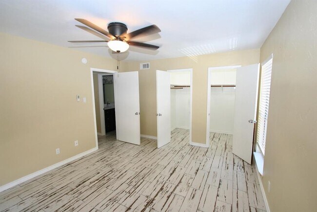 Building Photo - 17331 Red Oak Dr