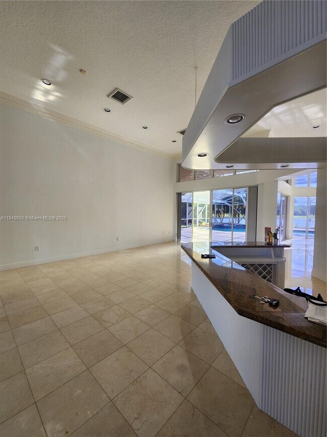 Building Photo - 620 Laurel Ln