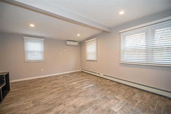 Building Photo - 580 Park Ave