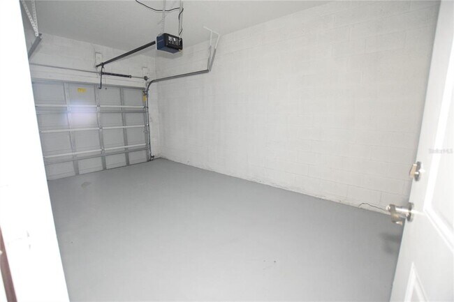 Building Photo - 460 Lake Shore Pkwy