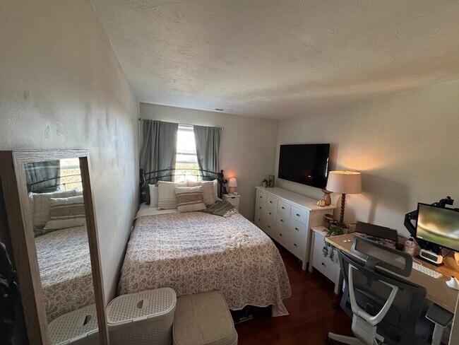 Building Photo - 21 Middlesex Ave