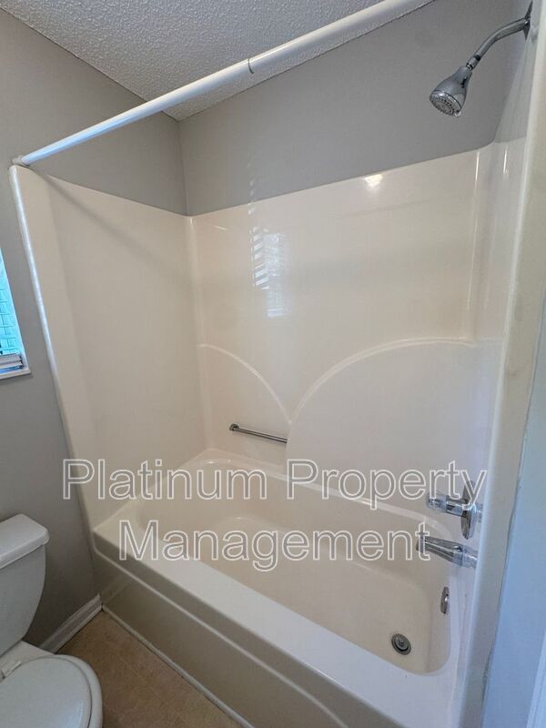 Building Photo - 2262 Charleston Pointe SE