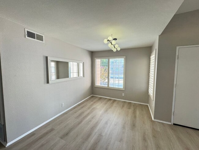 Building Photo - Bright and Airy 2Bd/2Ba Condo w/AC, W/D an...
