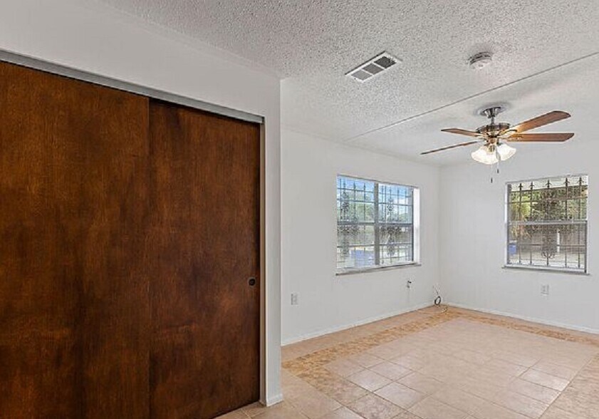 Building Photo - 405 Adele St