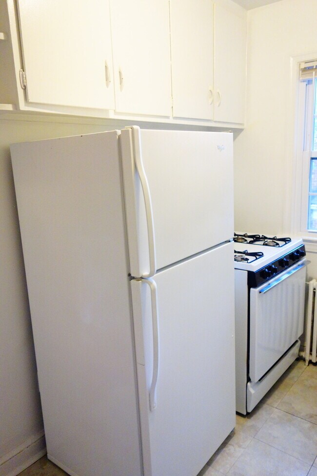 Building Photo - 8409 Greenwood Ave