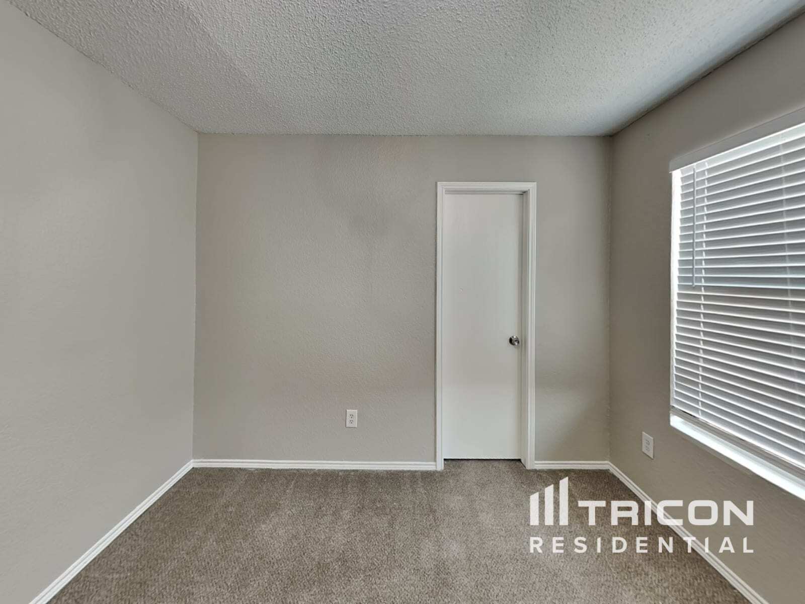 Building Photo - 208 Vivian Dr