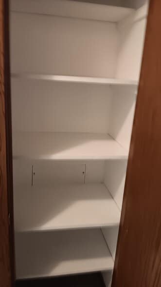Linen Closet - 7901 Daniel Ct