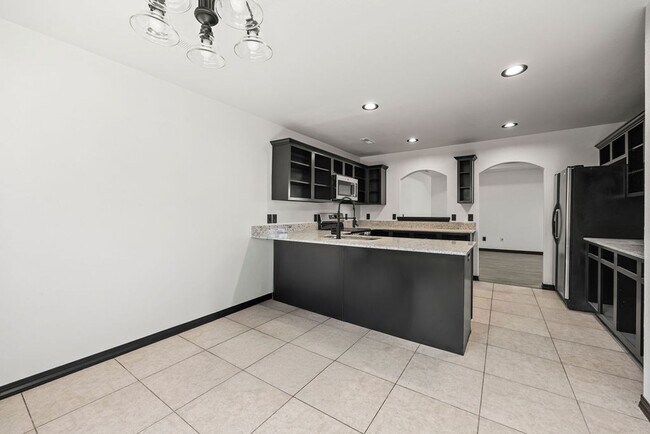 Building Photo - Charming 3-Bed Home in Rogers – Spacious Yard, Modern Comfort, Great Location