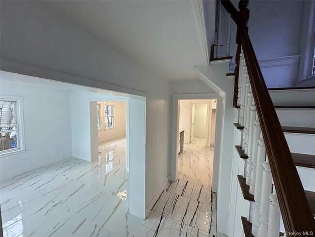 Building Photo - 29 Church St