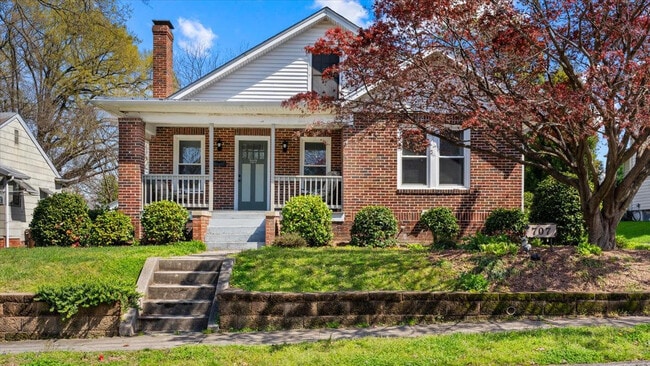 Primary Photo - 707 Mayflower Dr