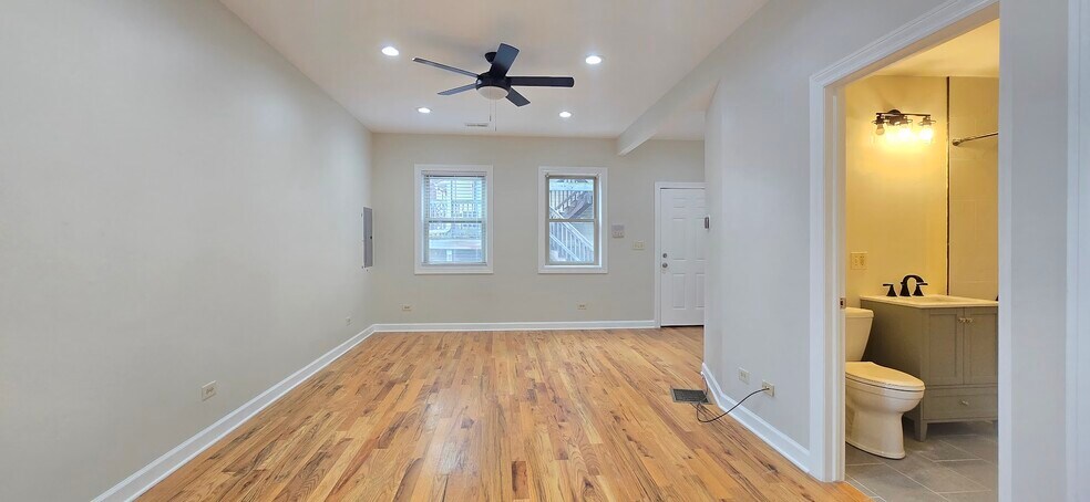 Building Photo - 3606 W Cortland St