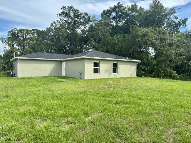 Building Photo - 3029 Mockingbird Rd