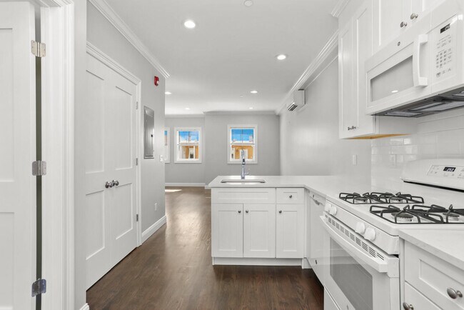 Building Photo - 4 Armonk St