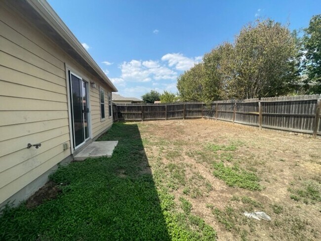 Building Photo - Charming 3-Bedroom, 2-Bath Home in Converse at the Meadows of Copperfield