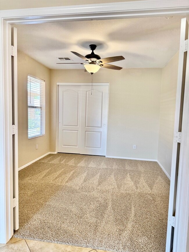 Building Photo - Golf Course Lot!