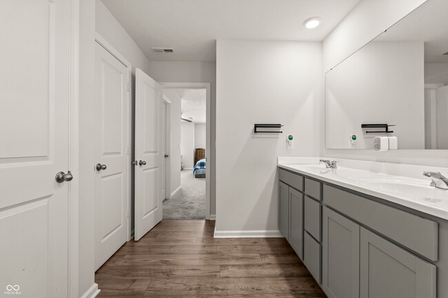 Building Photo - 1399 Hat Band St