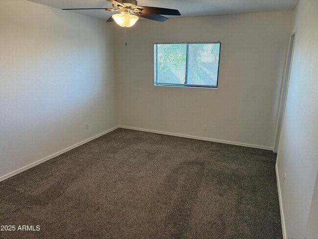 Building Photo - 944 E Concorda Dr
