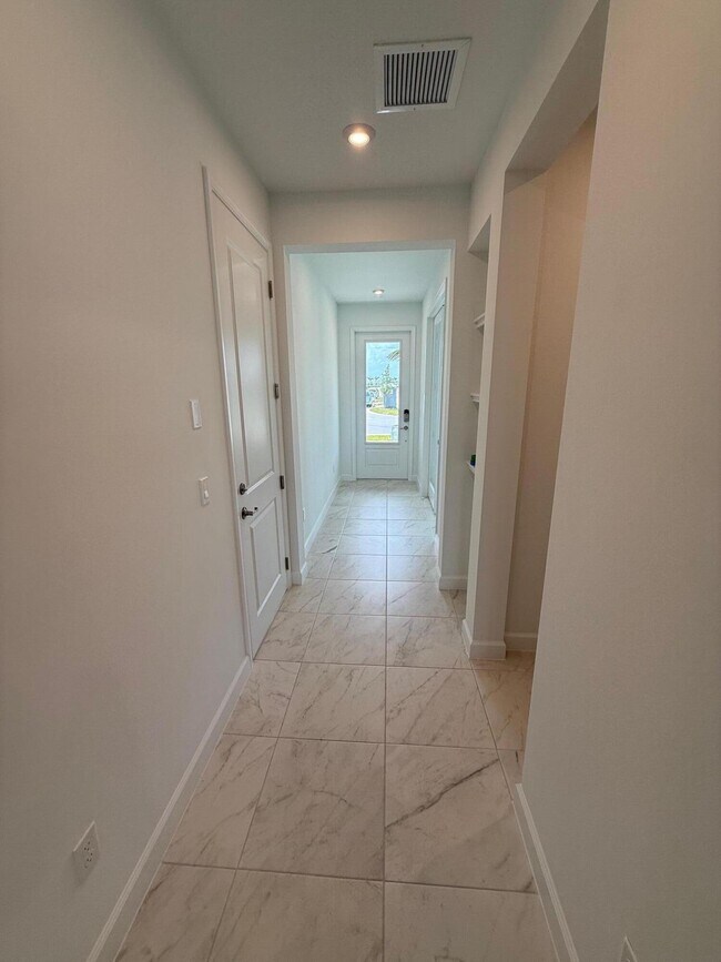 Building Photo - 13509 SW Bally Dr