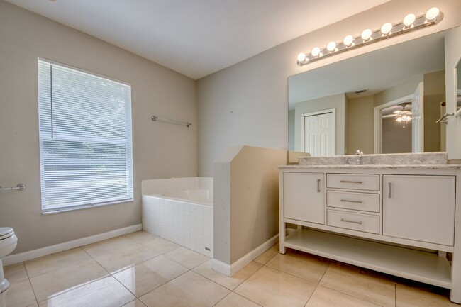 Building Photo - 2462 Nature Pointe Loop
