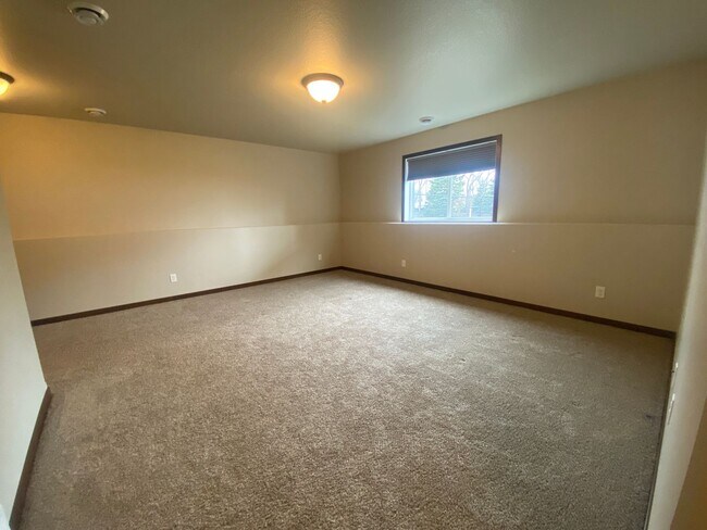 Building Photo - 3-Bed, 3-Bath Single Family Home in Moorhead!