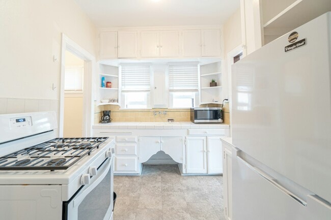 Building Photo - 358 Orange Ave