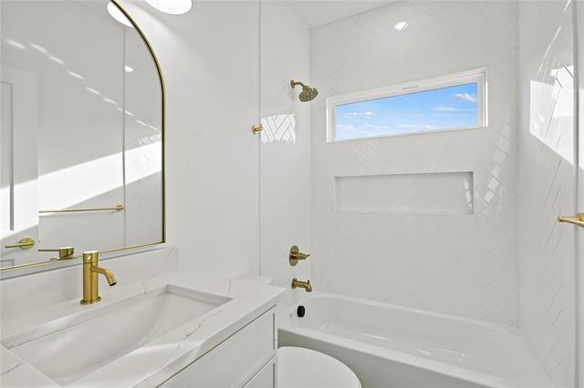 Building Photo - 2219 Hooper St