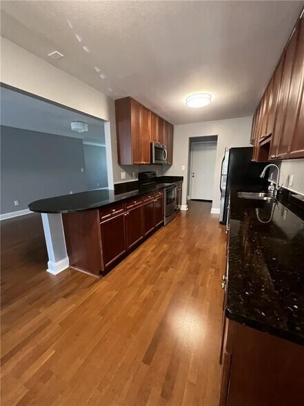 Building Photo - 750 Dalrymple Rd