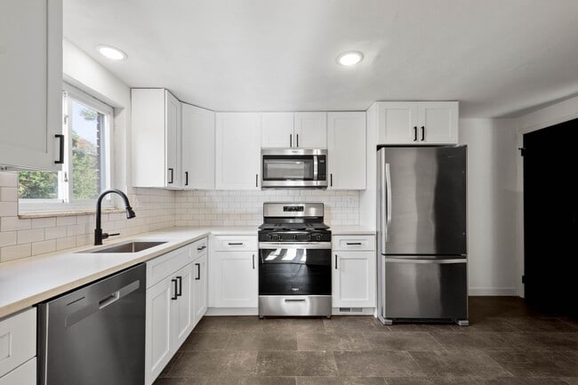 Building Photo - AVAILABLE NOW – Move In Today! NEWLY RENOV...