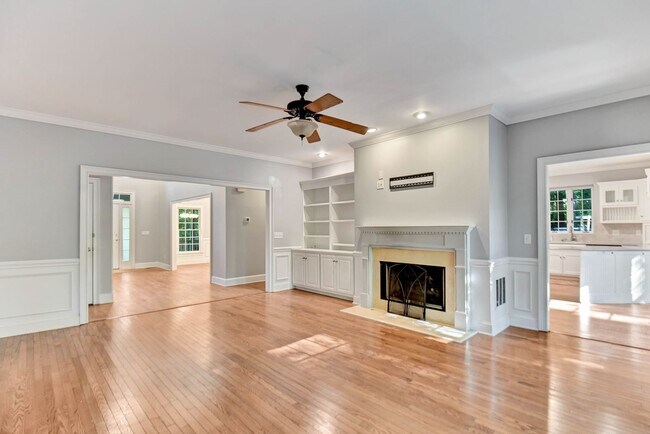 Building Photo - Large, beautiful home in Oconee!