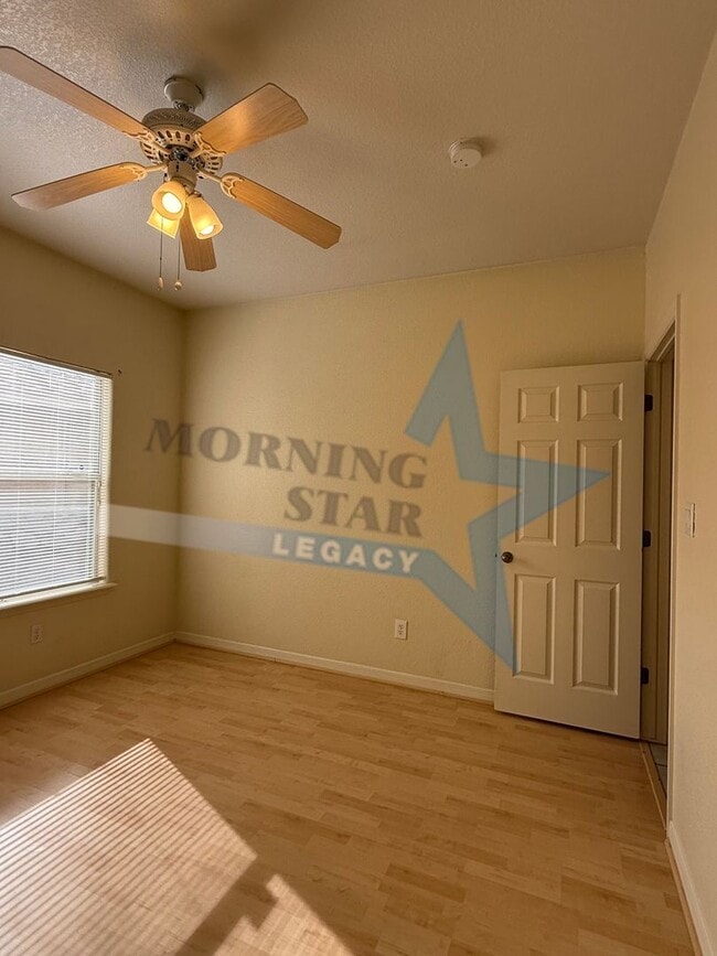 Building Photo - Spacious 3-Bedroom Home Off Roadrunner!