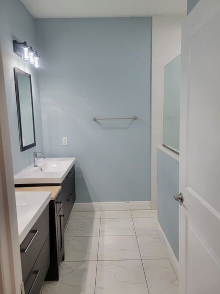 Building Photo - 5 Flatfish Dr