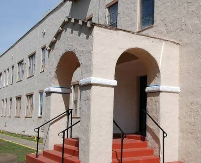 Building Photo - The Palms On Seminary