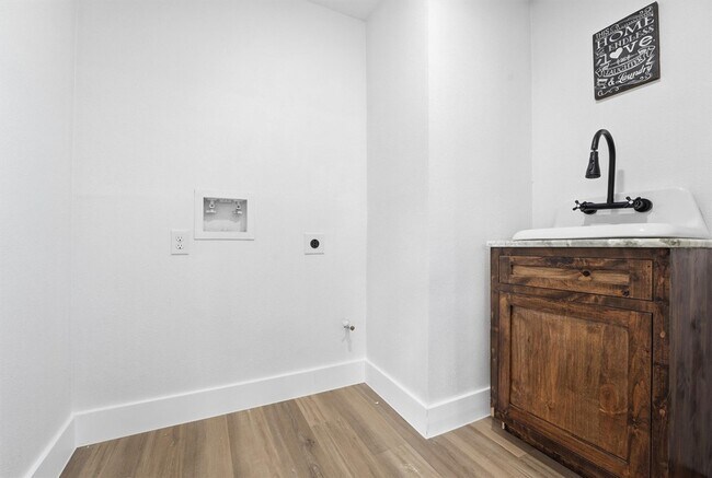 Building Photo - 3714 Brookmeade Dr