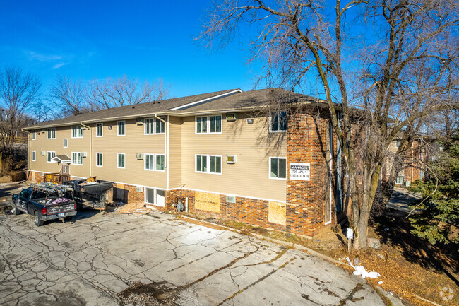 Primary Photo - Garden Court Apartments