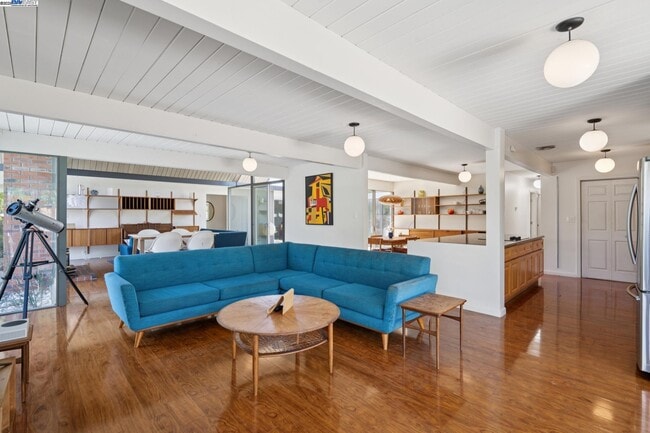Building Photo - 3767 Gainsborough Dr