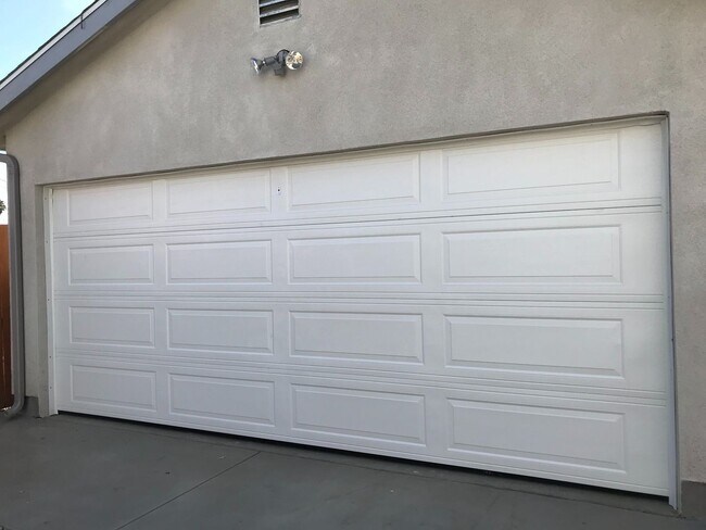 Building Photo - 74(860)