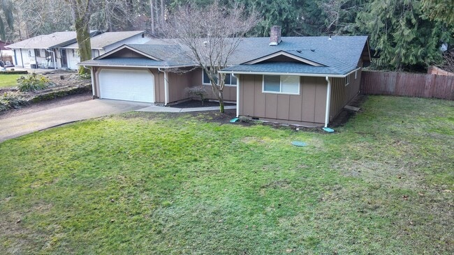 Building Photo - Classic rambler has 3 bedrooms, 1.75 baths, North Thurston School District