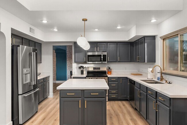 Building Photo - 7157 W Windrose Dr