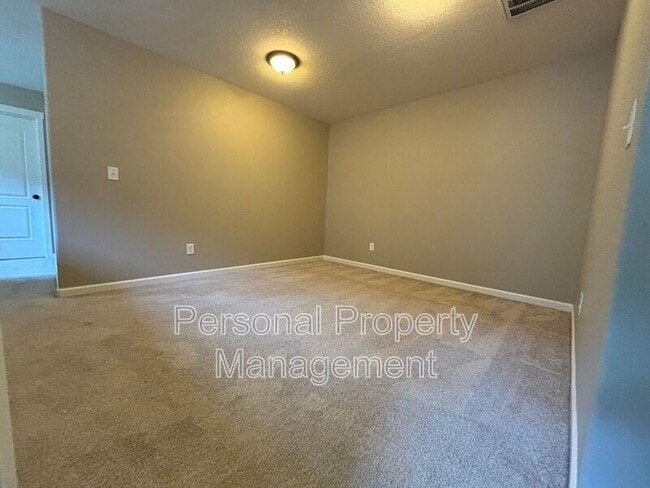 Building Photo - 13016 NE 28th Way