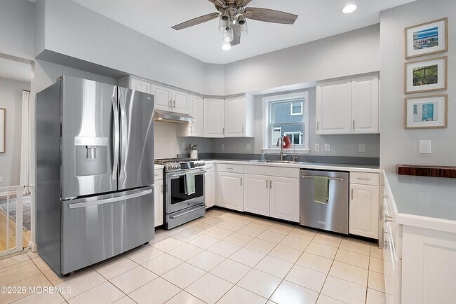 Building Photo - 393 E Virginia Ave