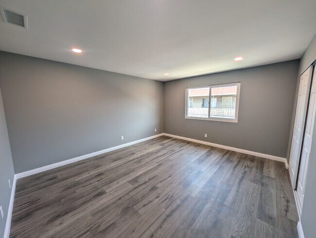 Building Photo - 1129 Cherry Ave